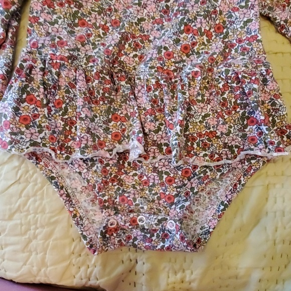 24 Months, Carter's Ruffled Bodysuits. 2 pack. - Picture 3 of 5